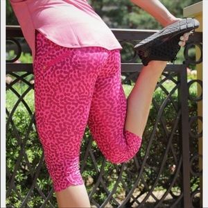 Lululemon rare top speed crop size 6